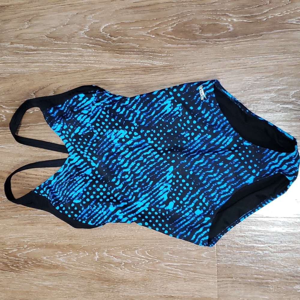 (10) Speedo One Piece Bathingsuit Beach Vacation Costal Summer Activewear Swim